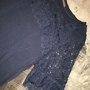 Woman’s medium top